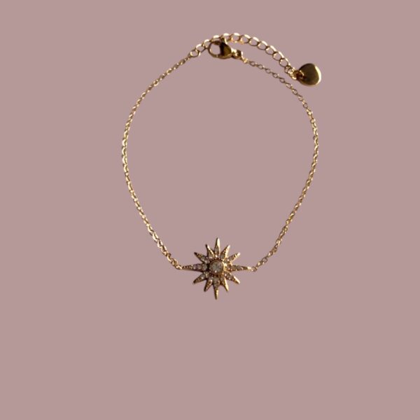 IMG_0471 (copie)-Photoroom Bracelet fine avec une étoile ornée de cristaux
